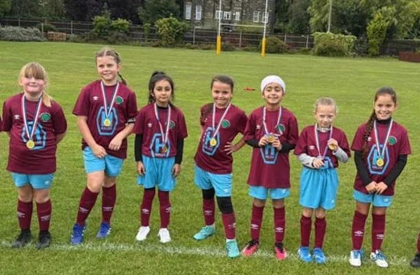 Haldo sponsors Bolton Wood Juniors U9 Girls